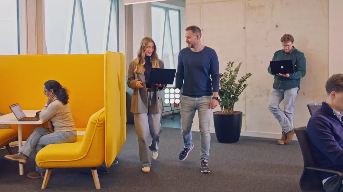 Cargar vídeo: BRITA Extra I-Tap displayed in use, showcasing features and barrier-free accessibility.